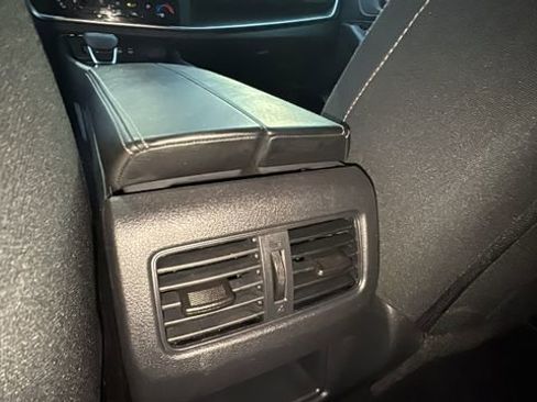 Used 2024 Nissan Rogue S image 25