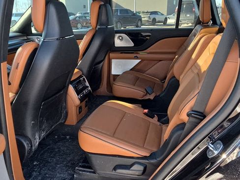 Used 2023 Lincoln Aviator Black Label w/ Dynamic Handling Package image 6