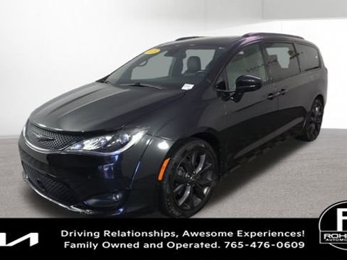 Used 2018 Chrysler Pacifica Touring-L Plus w/ Advanced Safetytec Group FWD image 5