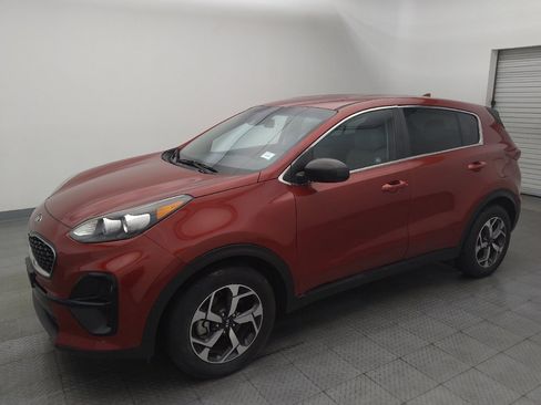 Used 2020 Kia Sportage LX image 2