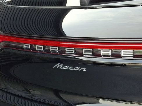 Certified 2026 Porsche Macan AWD/4WD image 33