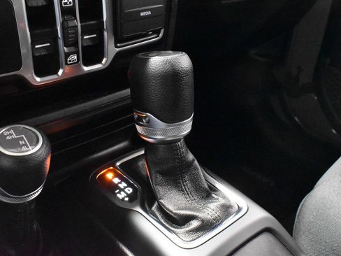 Used 2021 Jeep Wrangler Unlimited Sport image 18