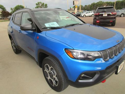 Used 2022 Jeep Compass Trailhawk w/ Sun and Sound Group AWD/4WD image 5