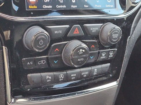 Used 2021 Jeep Grand Cherokee Laredo X image 16