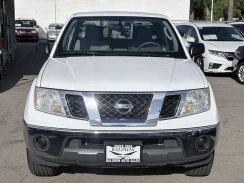 Used 2011 Nissan Frontier SV RWD image 2