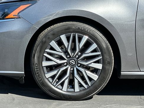 Used 2024 Nissan Altima 2.5 SV image 24