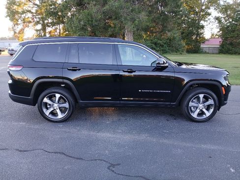 New 2025 Jeep Grand Cherokee L Limited w/ Luxury Tech Group II image 2