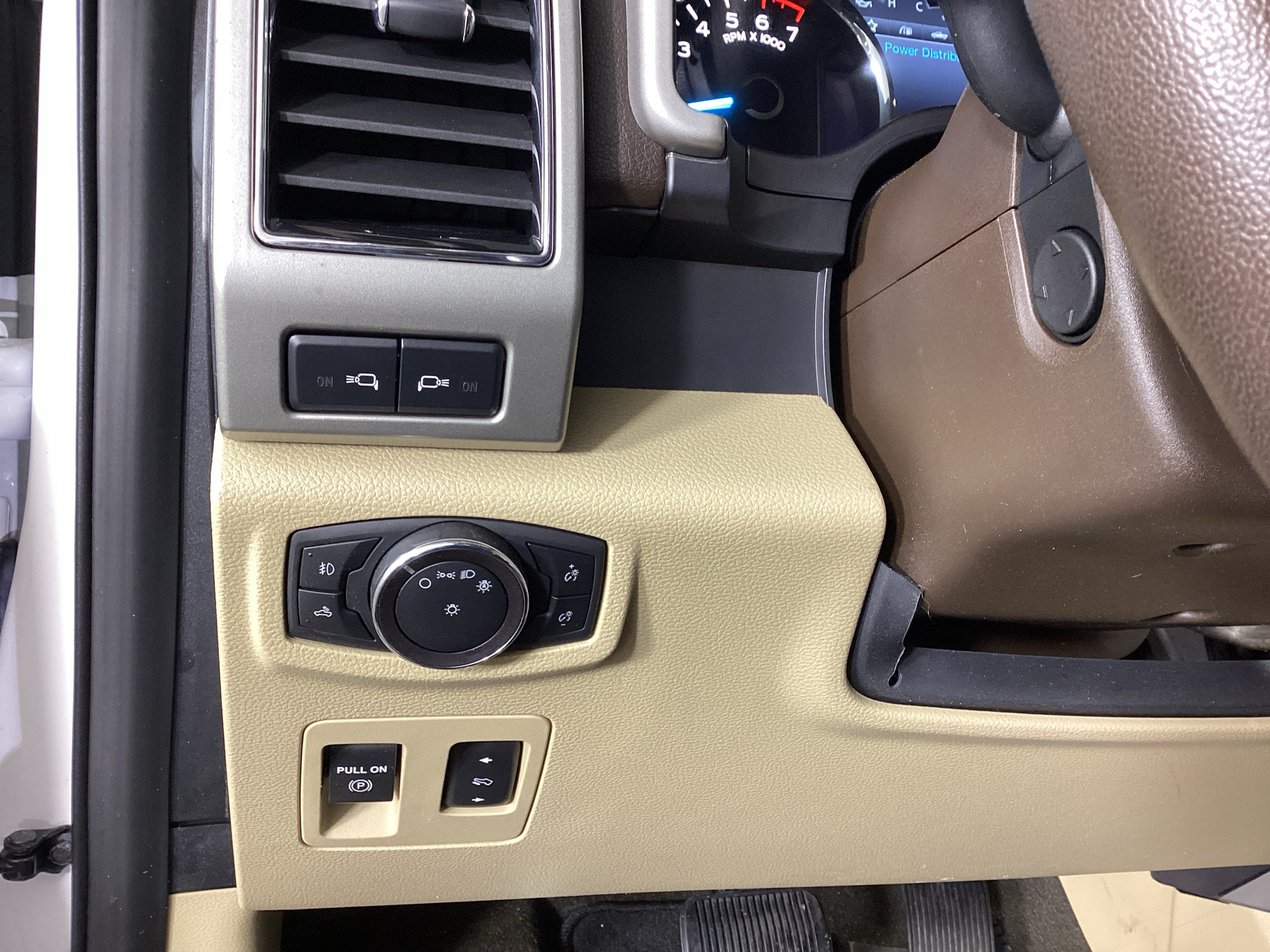 Used 2019 Ford F150 Lariat w/ Equipment Group 502A Luxury AWD/4WD image 23