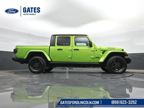 Used 2025 Jeep Gladiator Sport AWD/4WD image 36