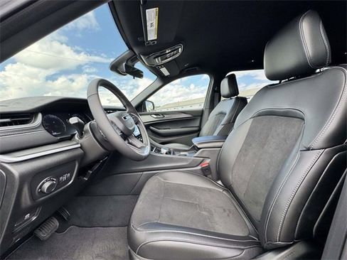 New 2025 Jeep Grand Cherokee L Laredo image 20