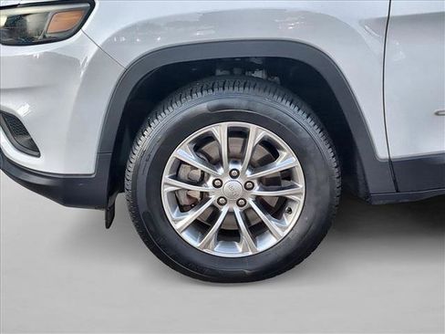 Used 2019 Jeep Cherokee Latitude Plus image 24