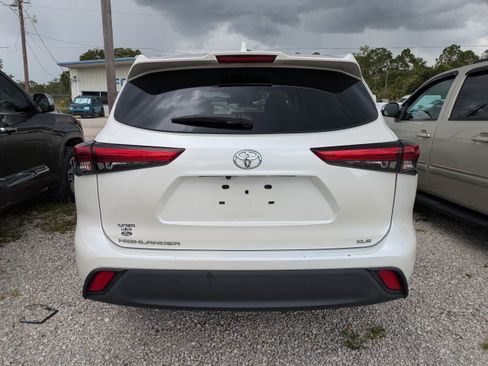 Used 2021 Toyota Highlander XLE FWD image 5
