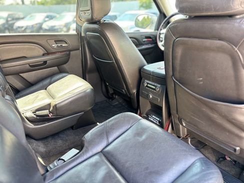 Used 2007 Cadillac Escalade AWD w/ Information Package image 16