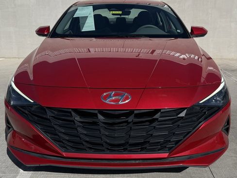 Used 2022 Hyundai Elantra SEL image 2