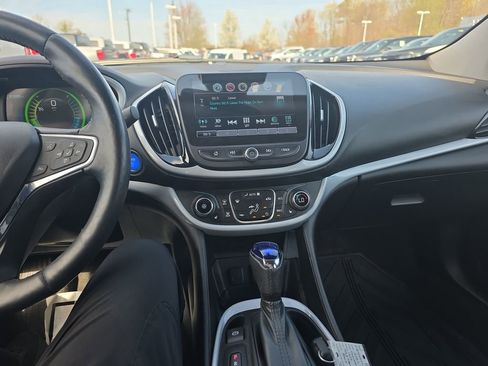 Used 2017 Chevrolet Volt LT w/ Comfort Package image 31