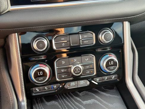 Used 2024 GMC Yukon Denali AWD/4WD image 36