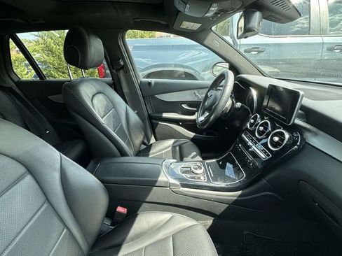 Used 2017 Mercedes-Benz GLC 300 4MATIC image 2