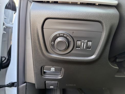 New 2025 Jeep Grand Cherokee Altitude AWD/4WD image 16