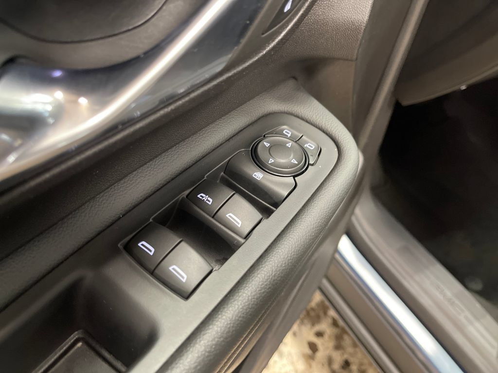 Used 2024 GMC Terrain SLE w/ Driver Convenience Package AWD/4WD image 16