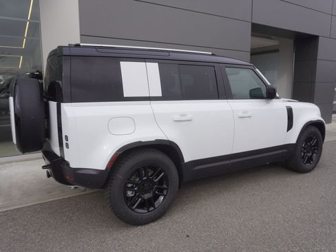 New 2026 Land Rover Defender 110 S image 4