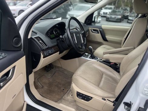 Used 2011 Land Rover LR2 HSE LUX image 9