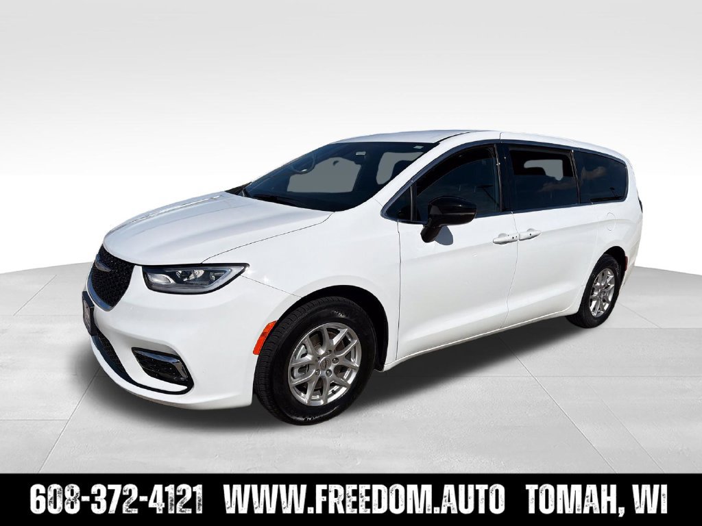 Used 2025 Chrysler Pacifica Select FWD image 2