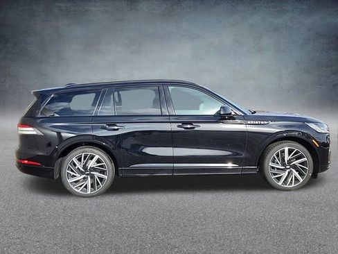 New 2025 Lincoln Aviator Black Label w/ Jet Appearance Package image 2