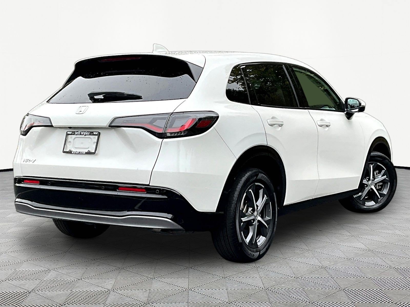 Used 2025 Honda HR-V EX-L image 6