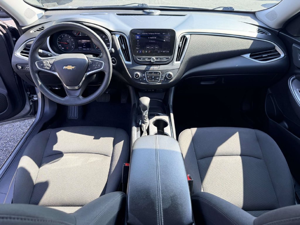 Used 2025 Chevrolet Malibu LT FWD image 16