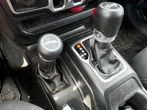 Used 2018 Jeep Wrangler Unlimited Sport S AWD/4WD image 25