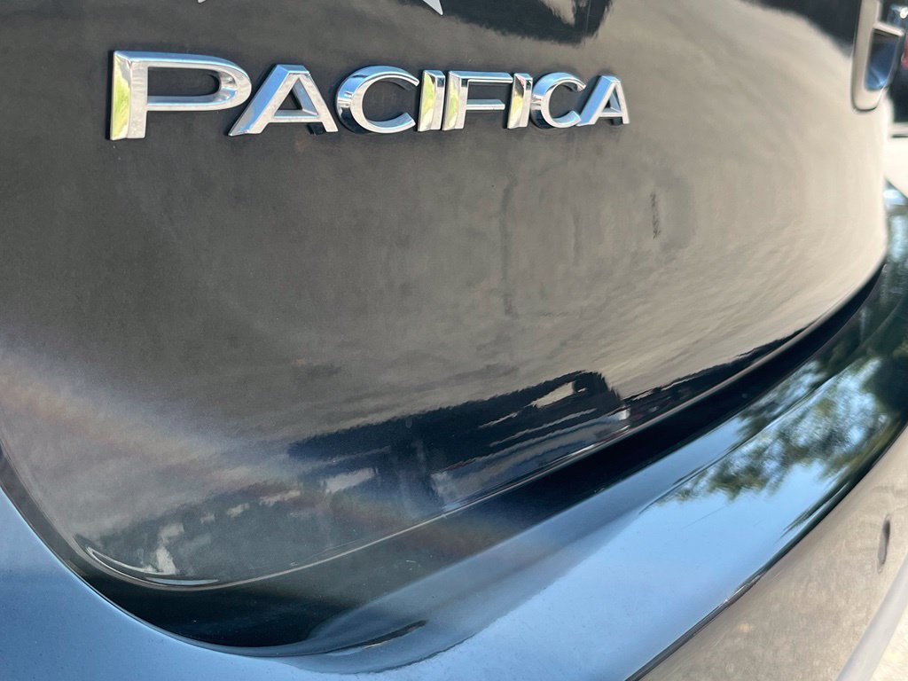Used 2024 Chrysler Pacifica Touring FWD image 9