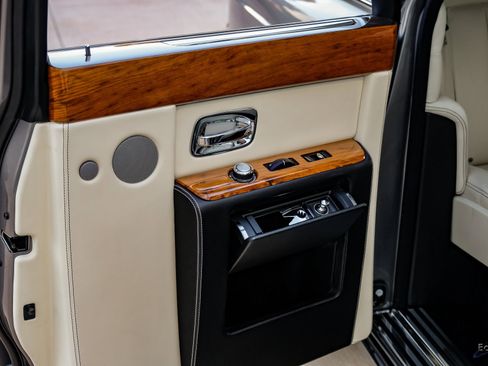 Used 2014 Rolls-Royce Phantom Sedan image 84