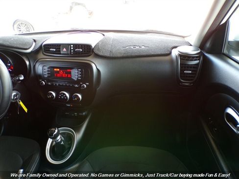 Used 2015 Kia Soul FWD image 30