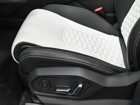 Used 2020 Lamborghini Urus image 26