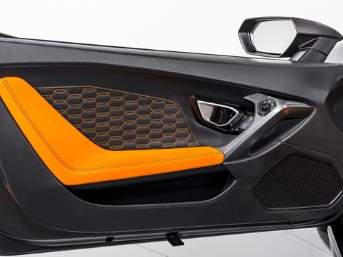 Used 2017 Lamborghini Huracan LP 580-2 RWD image 9