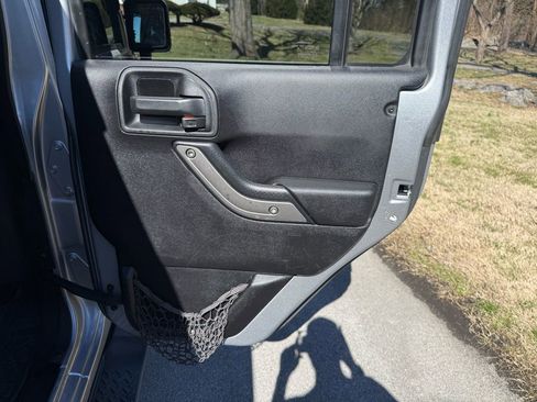 Used 2014 Jeep Wrangler Unlimited Sport w/ Dual Top Group image 33