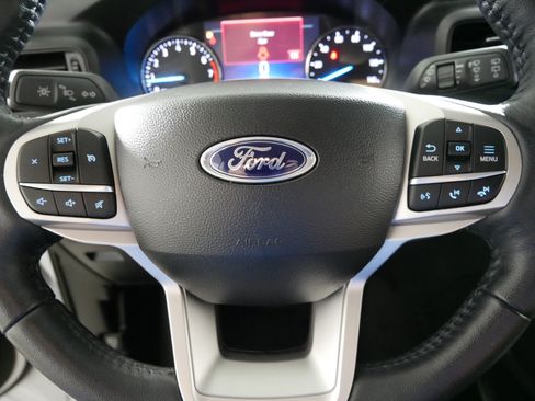 Used 2023 Ford Explorer XLT AWD/4WD image 25