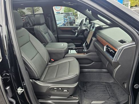Used 2025 GMC Yukon Denali w/ Denali Reserve Package AWD/4WD image 32