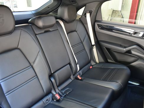 Used 2023 Porsche Cayenne Platinum Edition AWD/4WD image 22