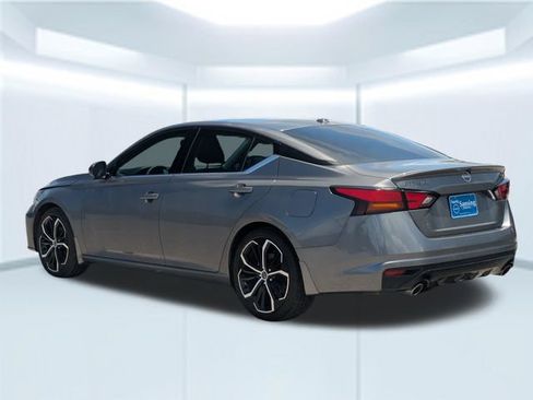 Used 2024 Nissan Altima 2.5 SR FWD image 3
