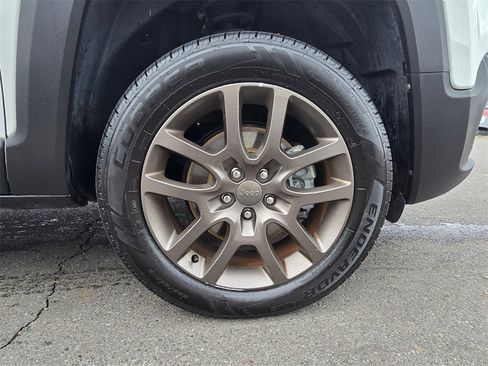 Used 2016 Jeep Renegade 75th Anniversary image 9