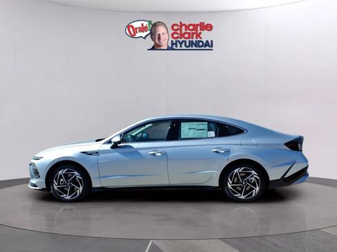 New 2026 Hyundai Sonata SEL FWD image 2