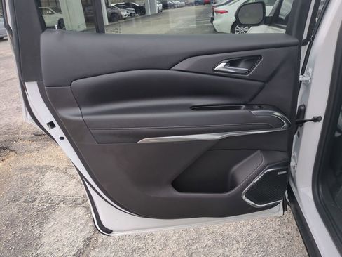 Used 2024 Chevrolet Traverse LT w/ Enhanced Driving Package image 24