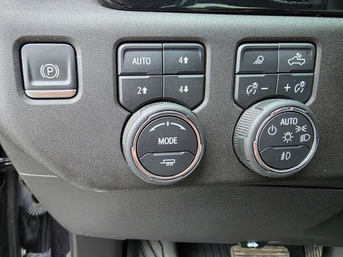 Used 2022 Chevrolet Silverado 1500 LTZ AWD/4WD image 24