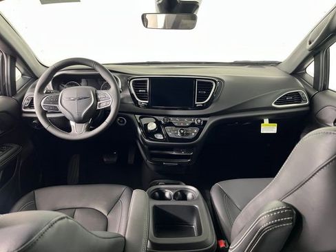 New 2026 Chrysler Voyager LX image 12