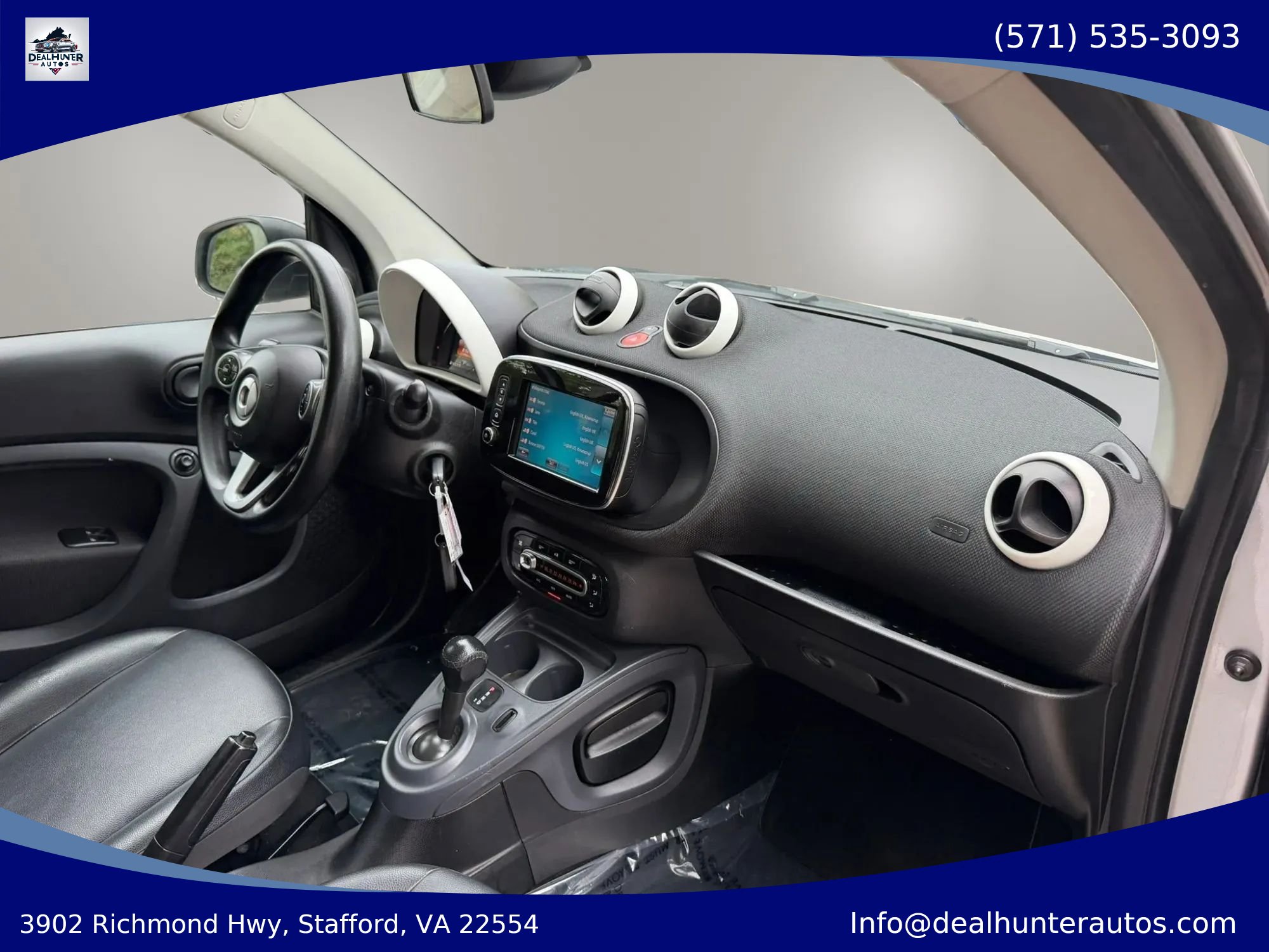 Used 2016 smart fortwo pure RWD image 12