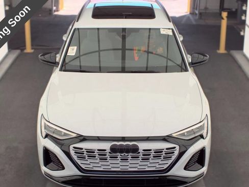 Used 2024 Audi Q8 e-tron Prestige w/ Prestige Package AWD/4WD image 2