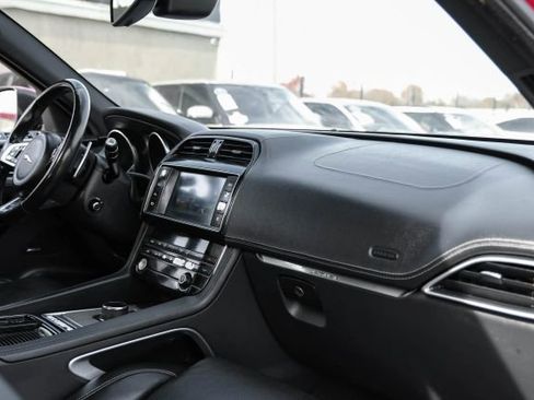 Used 2018 Jaguar F-PACE S image 18