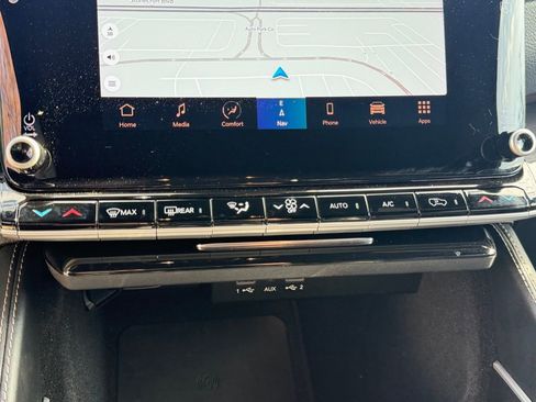 Used 2024 Jeep Wagoneer 4WD w/ Premium Group I image 28