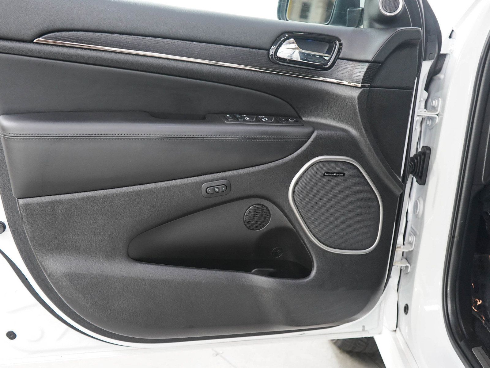 Used 2021 Jeep Grand Cherokee High Altitude AWD/4WD image 19